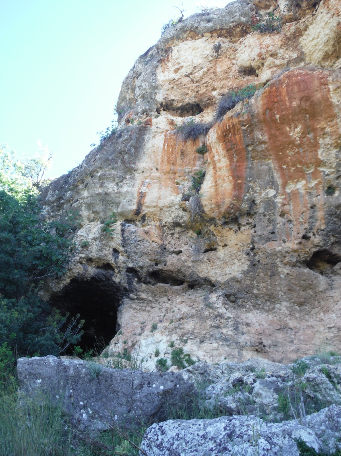 Las cuevas de la Meseta Blanca.